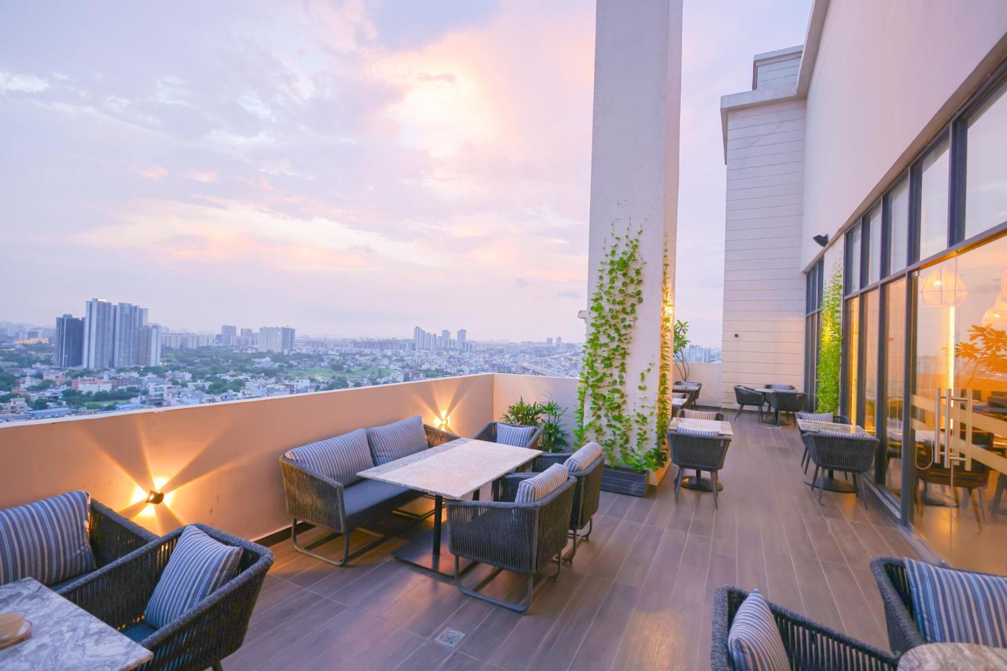 Rhythm Gurugram Hotel & Suites, Sohna Road Gurgaon Exterior foto