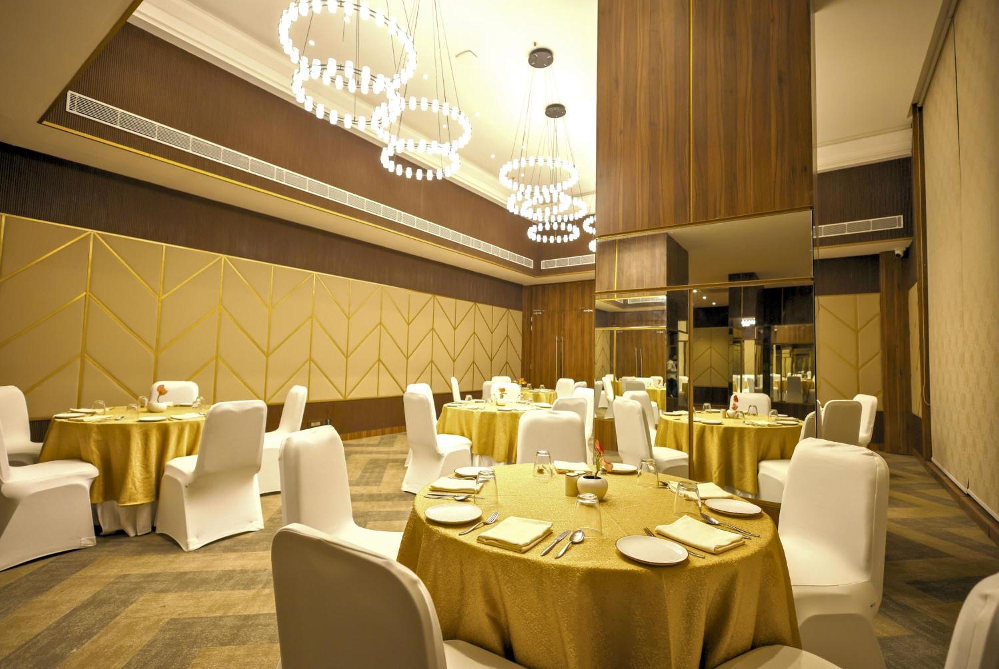 Rhythm Gurugram Hotel & Suites, Sohna Road Gurgaon Exterior foto